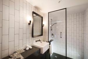Koupelna v ubytování DoubleTree by Hilton Melbourne