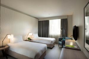 Postel nebo postele na pokoji v ubytování DoubleTree by Hilton Melbourne