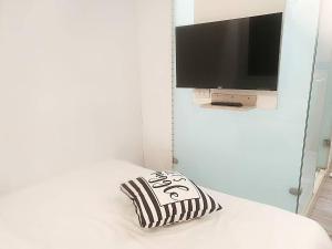 TV a/nebo společenská místnost v ubytování COZY Home + 37 fotografií