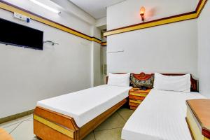 Letto o letti in una camera di FabHotel Prime Manjeet