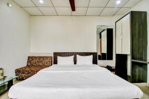 Letto o letti in una camera di FabHotel Prime Manjeet