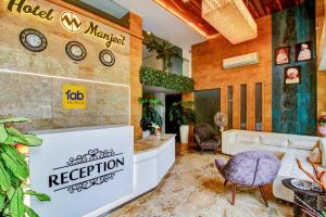 Hall o reception di FabHotel Prime Manjeet