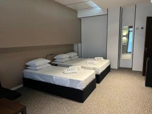 KENT hotel & Restaurant KENT beach客房内的一张或多张床位