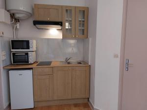 Kjøkken eller kjøkkenkrok på Apartment Le Petit Robinson-7 by Interhome
