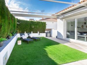 En have udenfor Holiday Home Sofia by Interhome