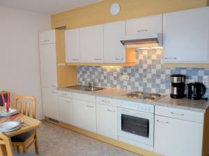 Kuchnia lub aneks kuchenny w obiekcie Apartment Elfriede-1 by Interhome