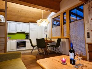 Η κουζίνα ή μικρή κουζίνα στο Apartment Rätia II by Interhome