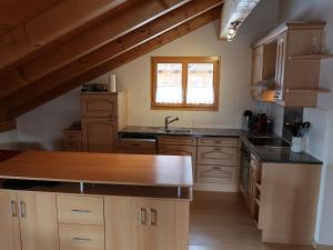 Küche/Küchenzeile in der Unterkunft Apartment Tga Stgirat Dachgeschoss by Interhome
