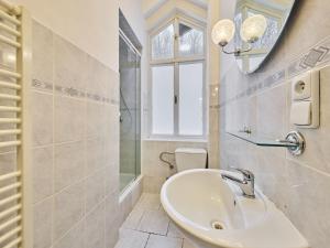 Un baño de Apartment Stříbrný pramen-5 by Interhome