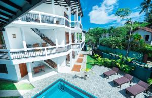 Bazén v ubytování Teya Beach Hotel nebo v jeho okolí