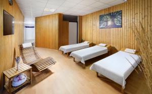 A bed or beds in a room at Hotel Academia
