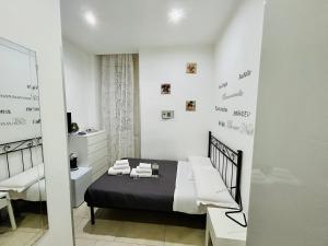 A bed or beds in a room at ImeraRooms