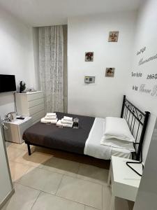 A bed or beds in a room at ImeraRooms