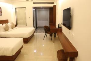 HOTEL KADAMB TREE客房内的一张或多张床位