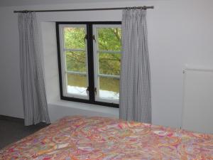 a bedroom with a bed and a window at Wasserkoog 22 in Tetenbüll