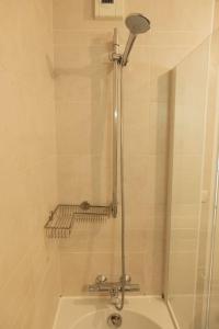 a shower in a bathroom with a sink at Au pied de la Tour Eiffel résidence familiale 2bdr in Paris