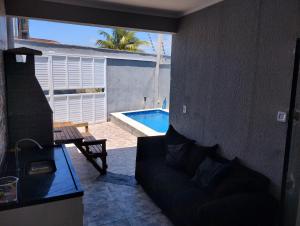 Swimmingpoolen hos eller tæt på Lar Pieri Rodrigues