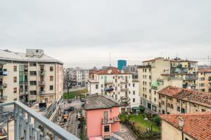 vista su una città con edifici di Padova Station - Bright Apartment with Balcony! a Padova