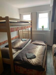 Postel nebo postele na pokoji v ubytování Krušné hory Ubytování U Mikeše