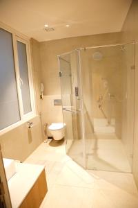 Koupelna v ubytování HOTEL SVN LAKE PALACE