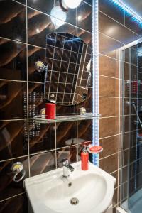 a bathroom with a sink and a mirror at VacationClub - Ski Lodge Szczyrk Pokój 3 in Szczyrk