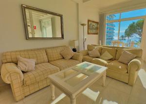 Posezení v ubytování Skol 339 - 2-Bedroom Apartment in Edificio Skol Marbella