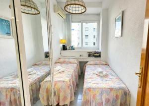 Postel nebo postele na pokoji v ubytování Skol 339 - 2-Bedroom Apartment in Edificio Skol Marbella