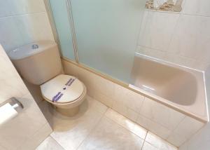 Koupelna v ubytování Skol 339 - 2-Bedroom Apartment in Edificio Skol Marbella