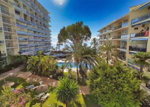 Bazén v ubytování Skol 339 - 2-Bedroom Apartment in Edificio Skol Marbella nebo v jeho okolí