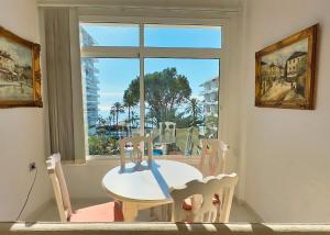 Fotografie z fotogalerie ubytování Skol 339 - 2-Bedroom Apartment in Edificio Skol Marbella v destinaci Marbella