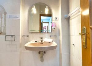 Koupelna v ubytování Skol 339 - 2-Bedroom Apartment in Edificio Skol Marbella