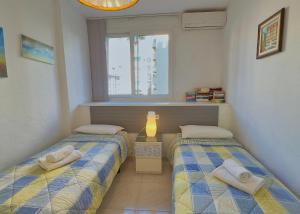 Postel nebo postele na pokoji v ubytování Skol 339 - 2-Bedroom Apartment in Edificio Skol Marbella
