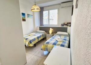 Postel nebo postele na pokoji v ubytování Skol 339 - 2-Bedroom Apartment in Edificio Skol Marbella