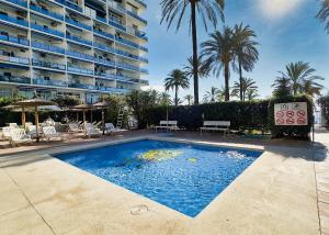 Bazén v ubytování Skol 339 - 2-Bedroom Apartment in Edificio Skol Marbella nebo v jeho okolí
