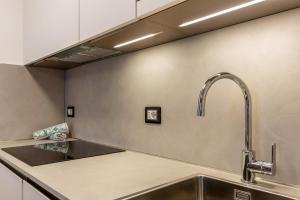 Η κουζίνα ή μικρή κουζίνα στο Kamerloy Apartments F +26 φωτογραφίες
