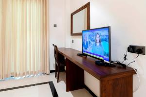 TV a/nebo společenská místnost v ubytování Coastal Villa Mirissa