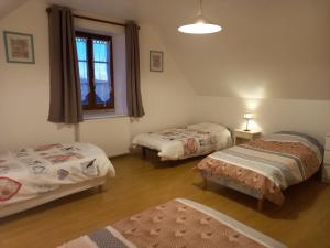 Ένα ή περισσότερα κρεβάτια σε δωμάτιο στο Maison vacances 8 voyageurs