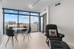 Χώρος καθιστικού στο 1777 Larimer St #903