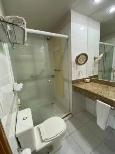 Et badeværelse på Tropical Executive Hotel flat + 16 billeder