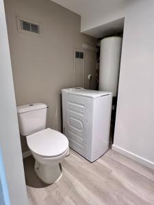 Łazienka w obiekcie Le Badebec, Appt dans maison typique avec jardin privé
