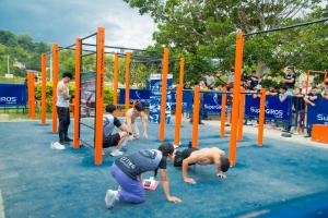 a group of men in an obstacle course in a gym at EDIFICIO EL MOLINO in Popayan