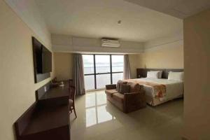 a hotel room with a bed and a television at Tropical Executive Hotel Flats in Manaus