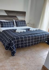 a bed with blue and white sheets and pillows at MIRIS home fast and comfortable with self check in 8 minutes walk near Naples airport in Naples