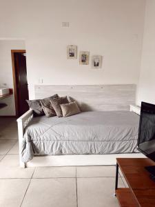 Un pat sau paturi într-o cameră la El Cerrito departamento