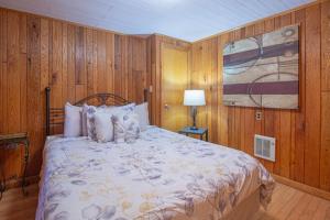 Ένα ή περισσότερα κρεβάτια σε δωμάτιο στο Stay In Ohiopyle near everything including the trail, Ohiopyle PA