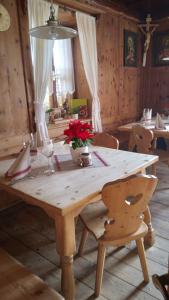 Un restaurante o sitio para comer en Oberpfaffstallerhof