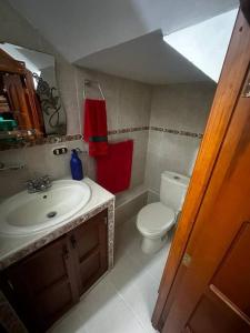 Comparte con Martha Espectacular casa en Ibagué tesisinde bir banyo