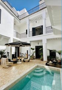 Villa con piscina y casa en Riad 27 en Marrakech