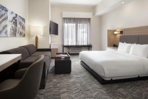 Postel nebo postele na pokoji v ubytování SpringHill Suites Fort Worth University