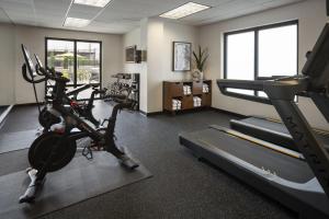 Fitness centrum a/nebo fitness zařízení v ubytování SpringHill Suites Fort Worth University